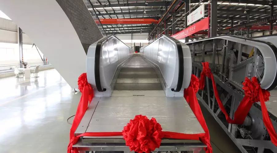 “熱火朝天迎下線，風(fēng)雨無阻忙發(fā)運(yùn)”—西尼機(jī)電 · 斯圖加特重載自動(dòng)人行道下線、發(fā)運(yùn)儀式隆重舉行！