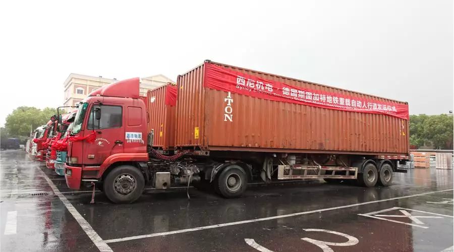 “熱火朝天迎下線，風(fēng)雨無阻忙發(fā)運(yùn)”—西尼機(jī)電 · 斯圖加特重載自動(dòng)人行道下線、發(fā)運(yùn)儀式隆重舉行！